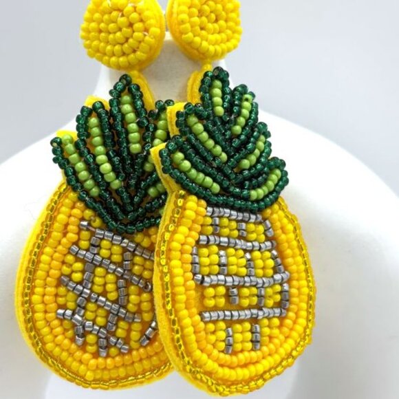 Lightweight Hand Beaded Summer Tropical Fruit Pineapple Seed Bead Earrings New - Picture 2 of 4